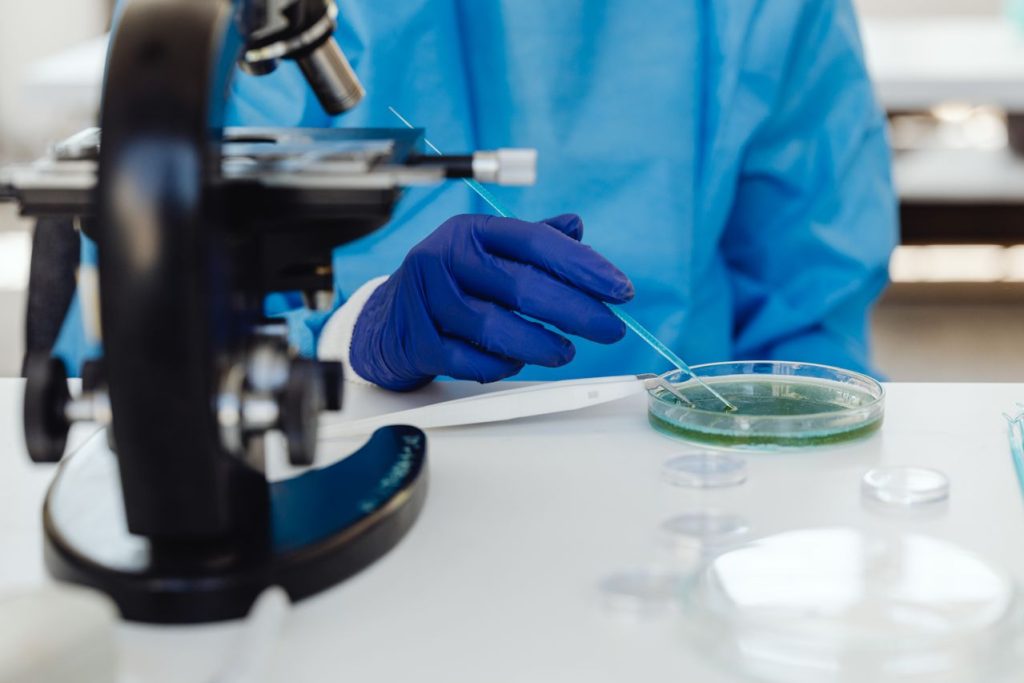 ICSI ต่างจาก IVF ธรรมดาตรงไหน และทำไมถึงสำคัญสำหรับผู้ชาย