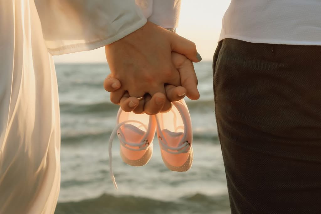 couple holding hand